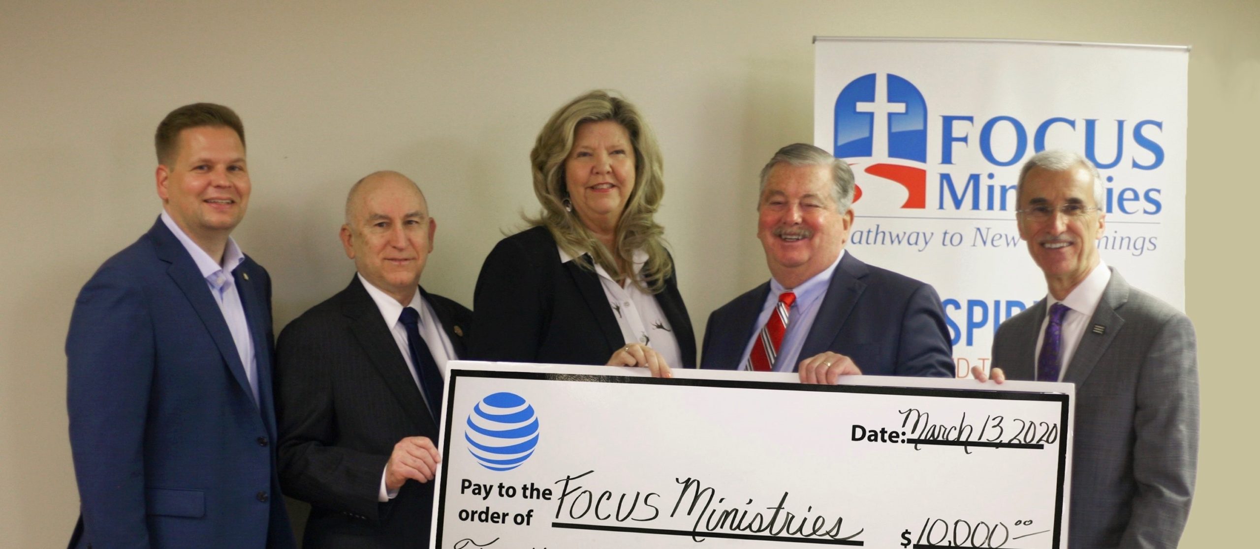 AT&T gives $10K boost to prisoner reentry program