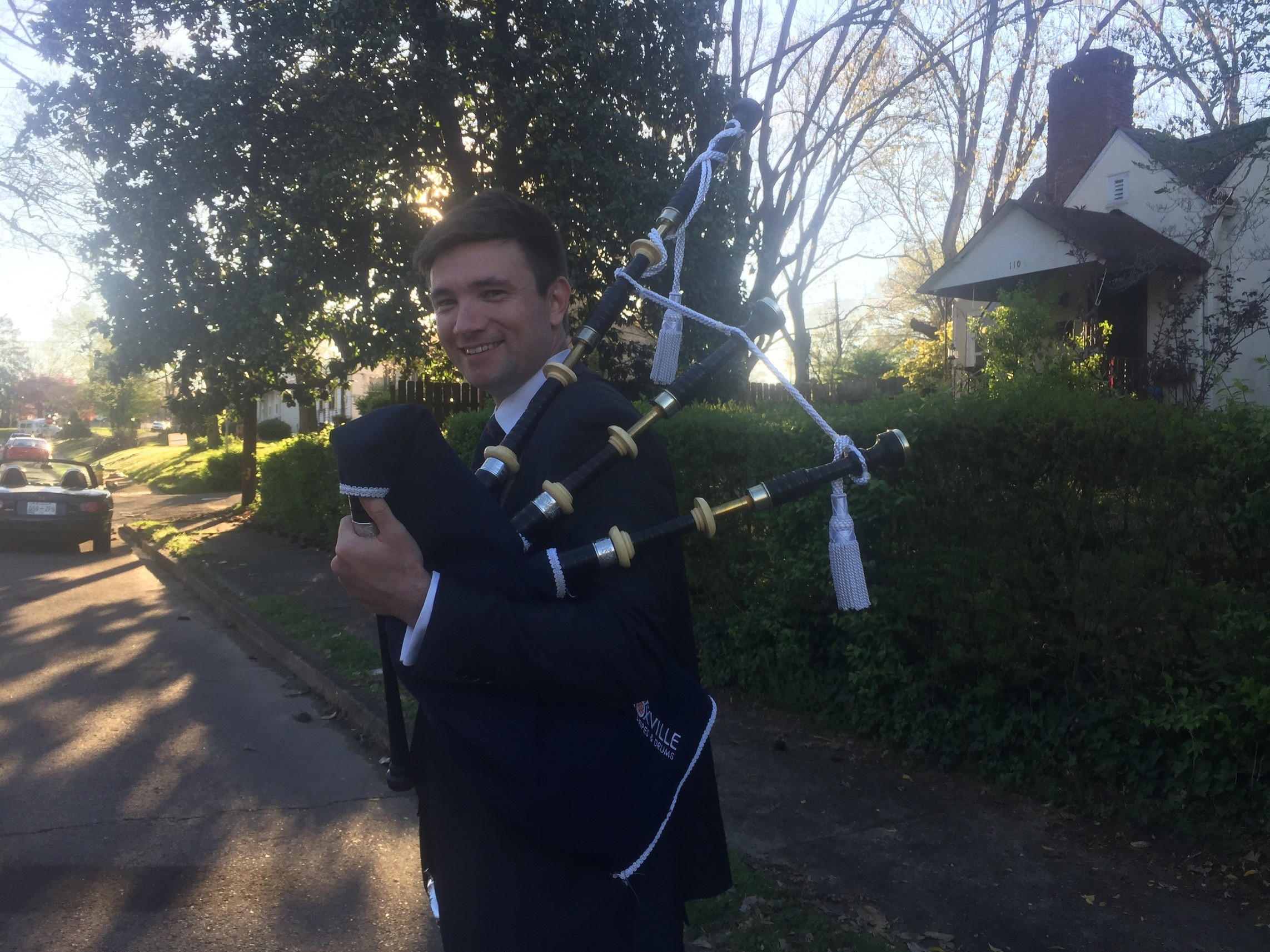 ‘Vol Piper’ raises money for Second Harvest