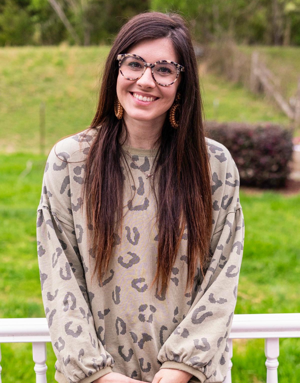 Nursing student sews masks for strangers