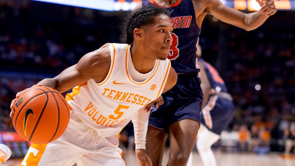Very different basketball Vols stun North Carolina