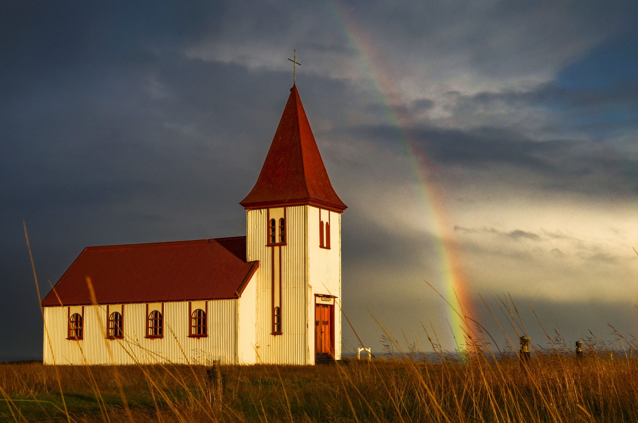Chris Rohwer paints a church in Iceland - Knox TN Today