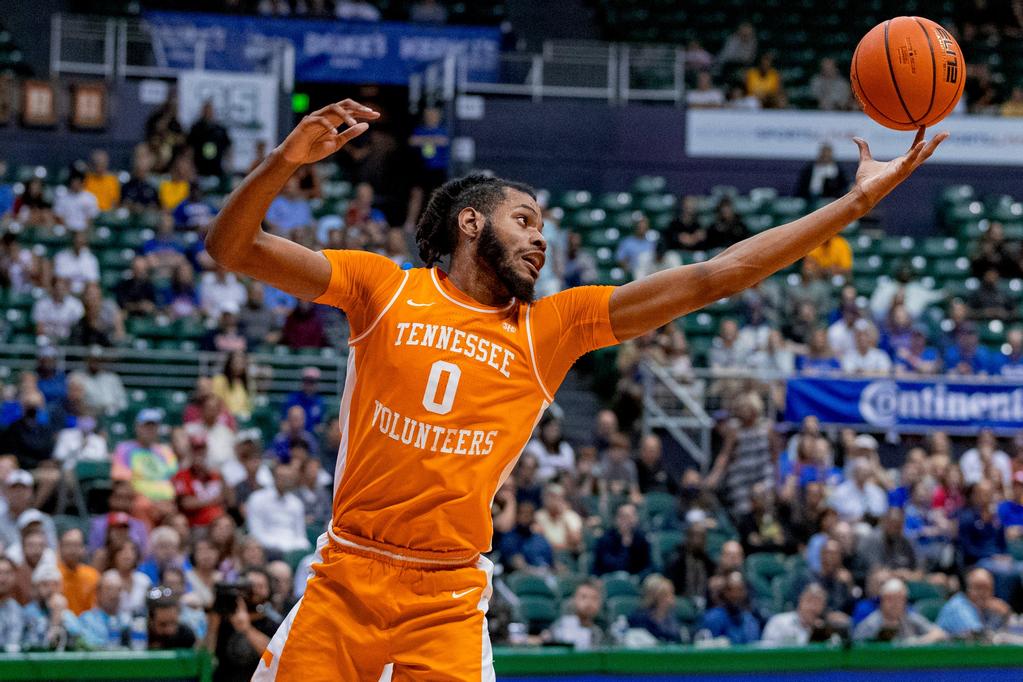 Vols win one, lose two in Hawaii tournament