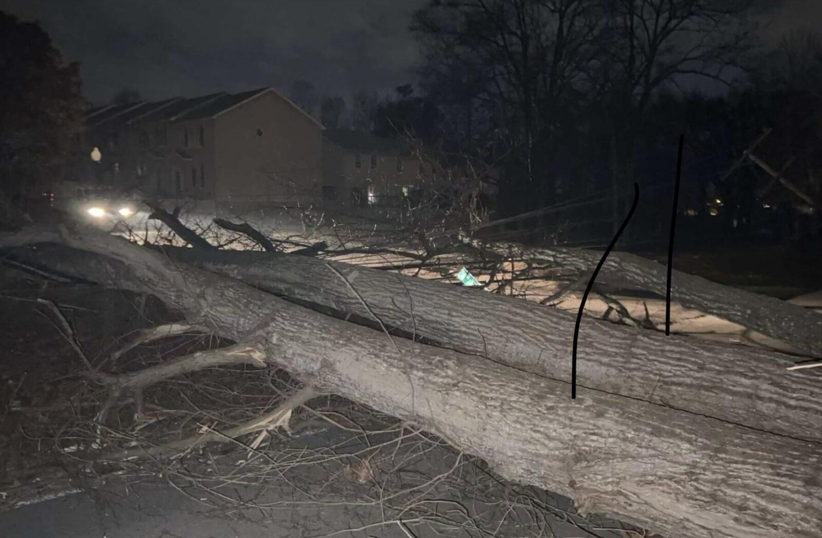 Wind knocks out power in West Knox County