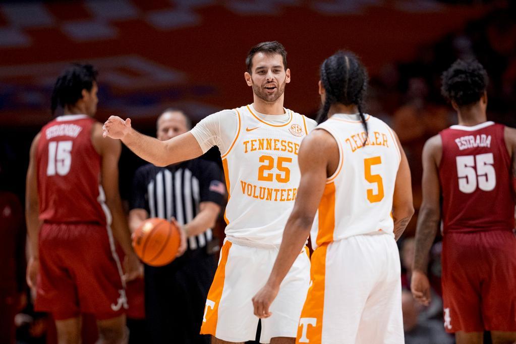 Vols dominate Tide, win in romp