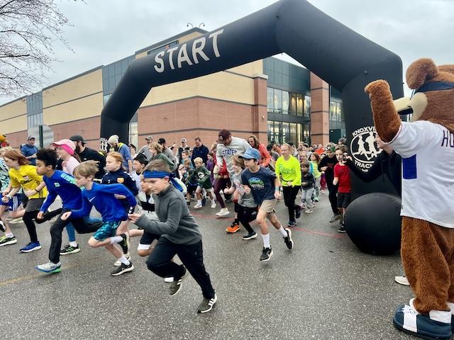 Hundreds race to finish line at Covenant Kids Run kickoff