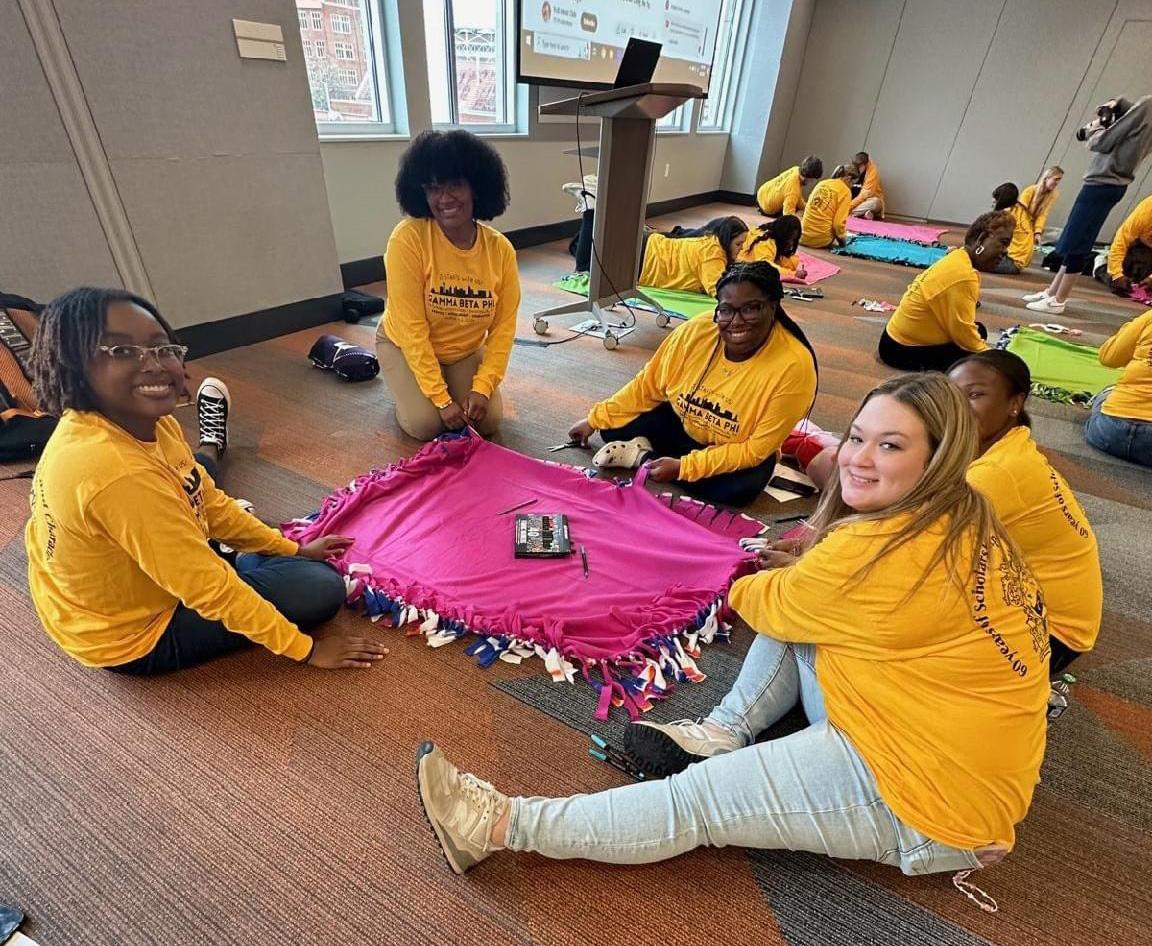 Gamma Beta Phi serves Wesley House