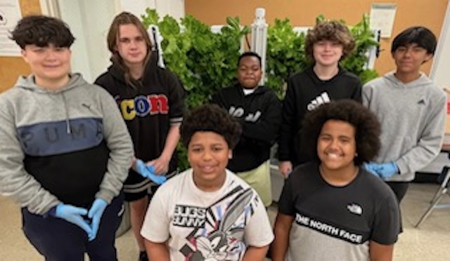 Gresham STEM class grows lettuce