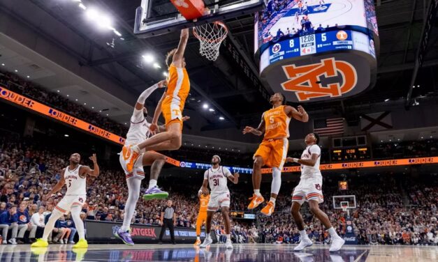 Gritty Vols lose at Auburn on last shot