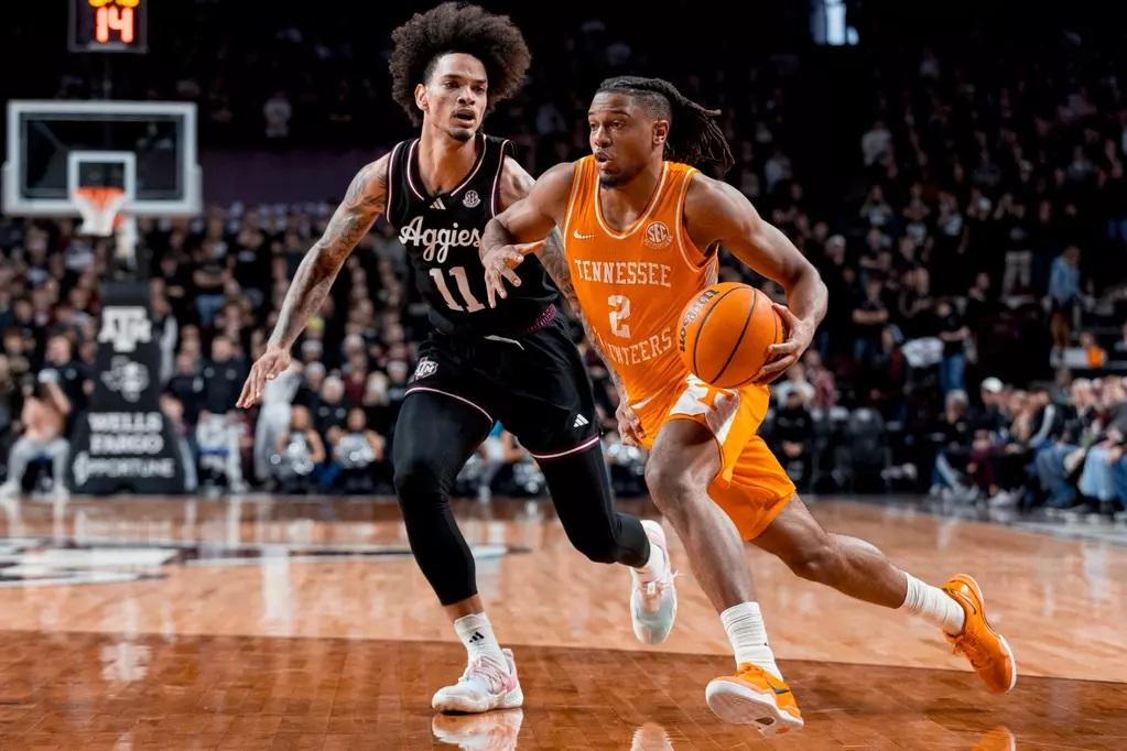 Chaz and Ziggy shoot down Aggies at their house - Knox TN Today