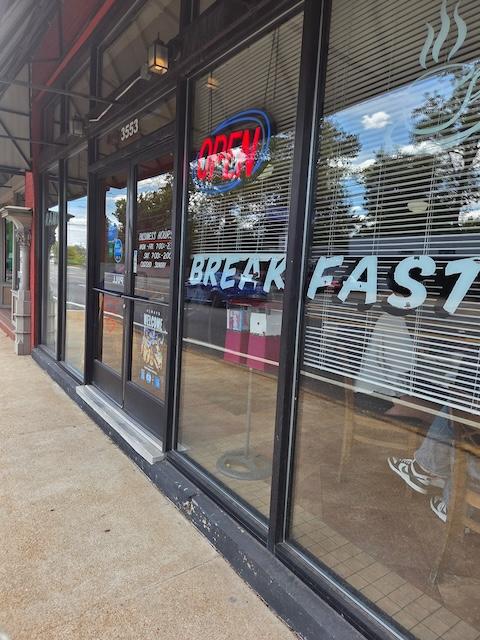 Dining Duo finds Rami’s Cafe