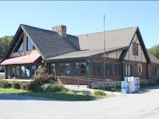 Dining Duo tastes nostalgia at Golden Girls