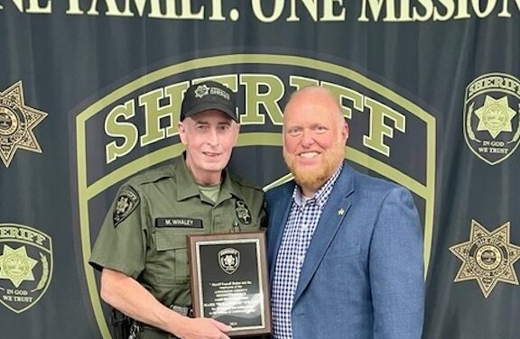 Deputy Hollywood is beloved as Anderson County High SRO