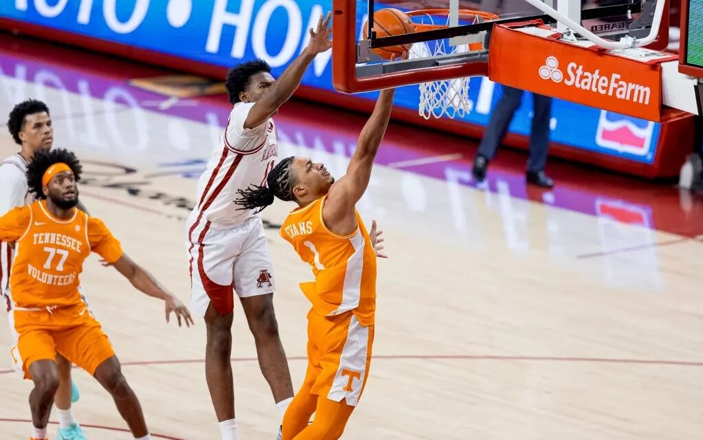 Vols miss 11 free throws, lose at Arkansas by 11