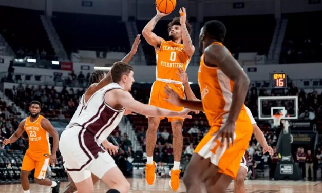 Vols blow another big lead but beat Bulldogs, 73-64