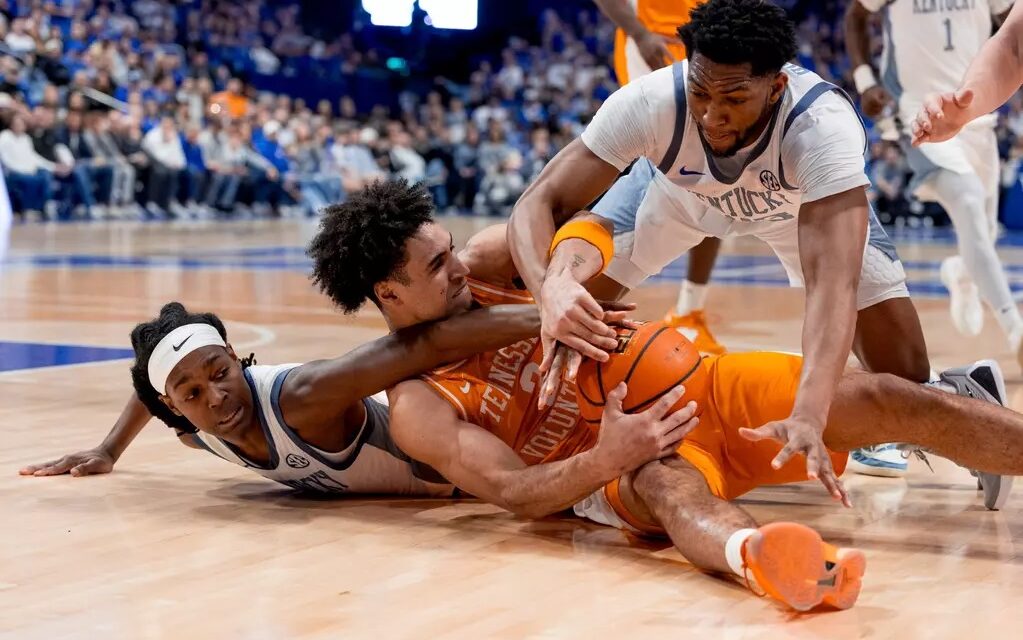Kentucky wins again as Vols again blow big lead