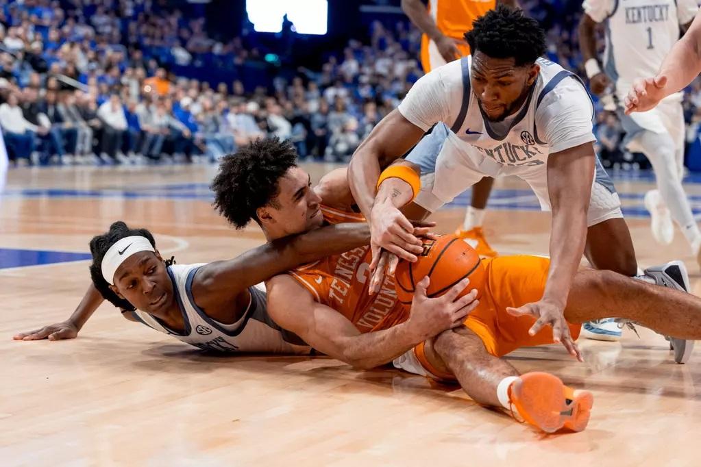 Kentucky wins again as Vols again blow big lead