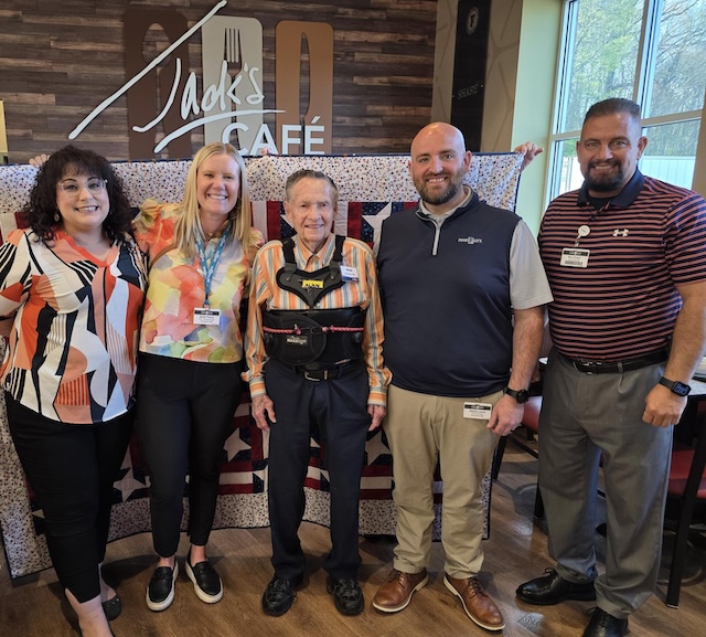 Woody Woods receives gift from Quilts of Valor, Food City gift
