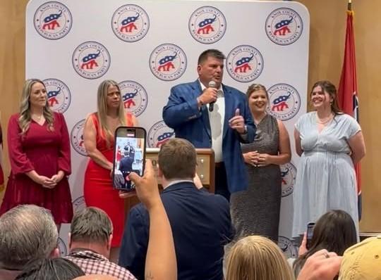 Gibson wins; Henderson has head start on August
