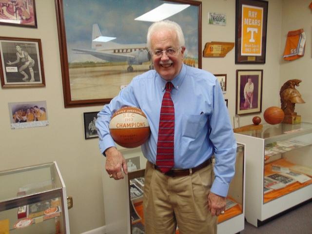 Basketball in mid-May: Focus on Larry Smith’s Vol museum