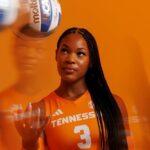 Lady Vols Boost Her Club hosts volleyball dinner