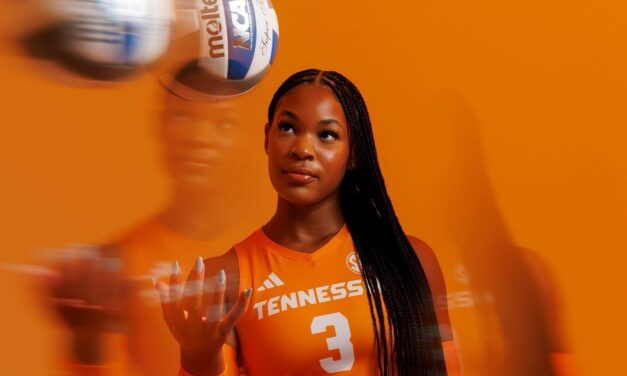 Lady Vols Boost Her Club hosts volleyball dinner
