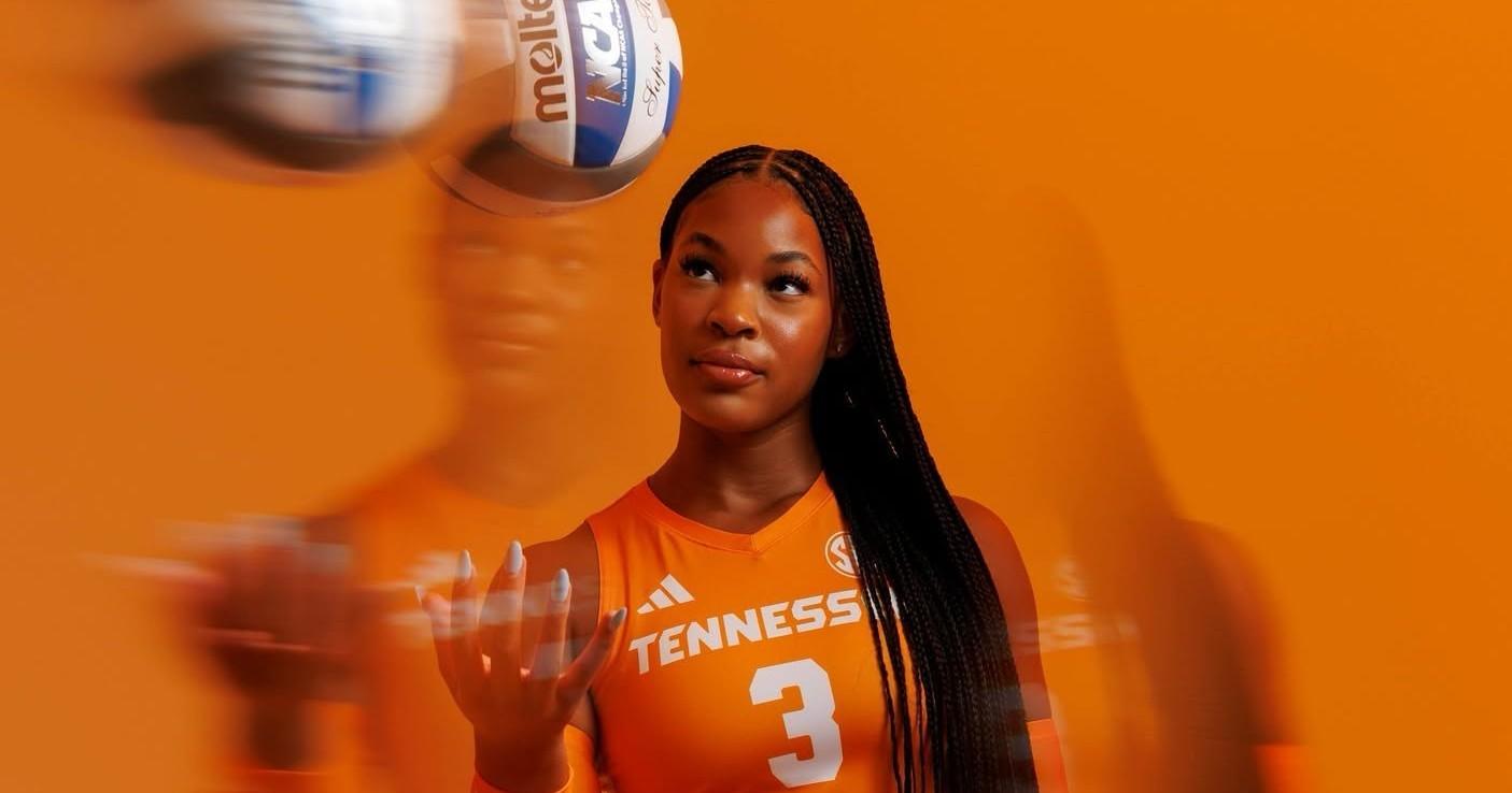 Lady Vols Boost Her Club hosts volleyball dinner