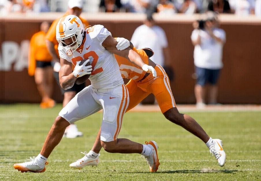 Tennessee found a tight end on the phone