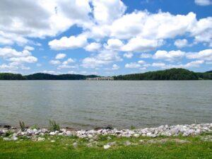Knoxville Volunteers Join Cleanups at First Creek and Fort Loudoun Lake