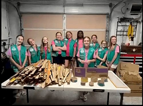 HSTV & Girl Scouts show how a little scratching can help shelter cats