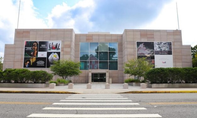 Knoxville Museum of Art opens its doors for Deaf Night